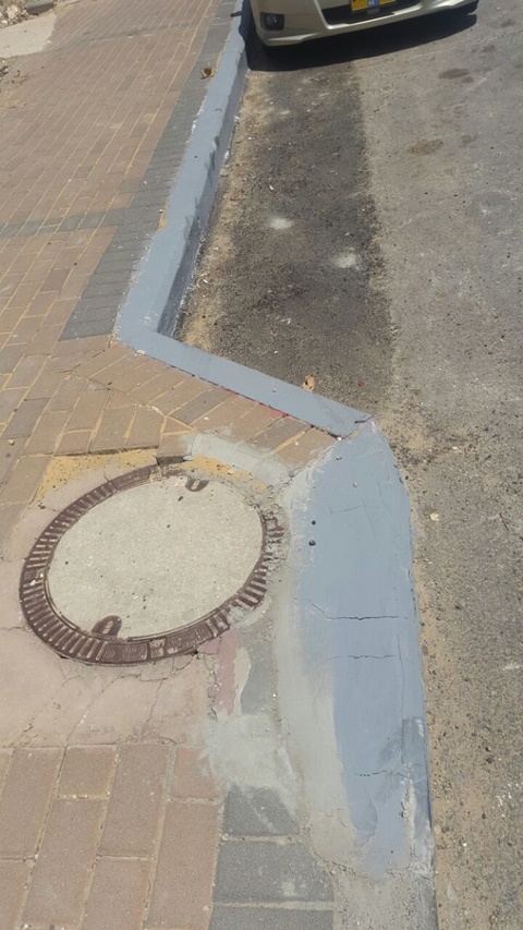 המדרכה הצבועה סמוך לביתו של בינמו