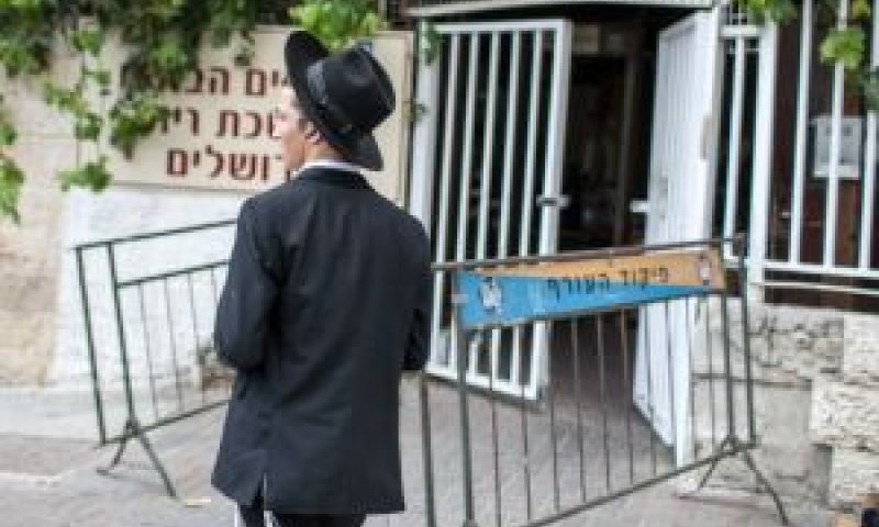 למה רק בני 19-18? [צילום: פלאש 90]