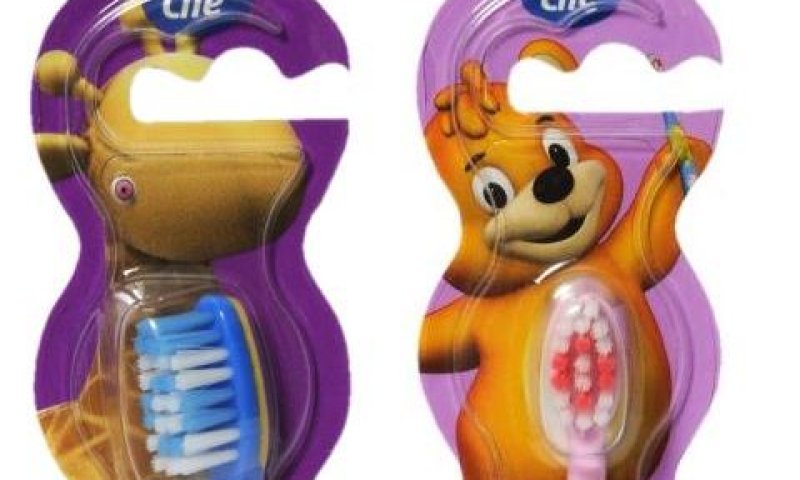 מברשות עם דמויות מצויירות [צילום: יח"צ]