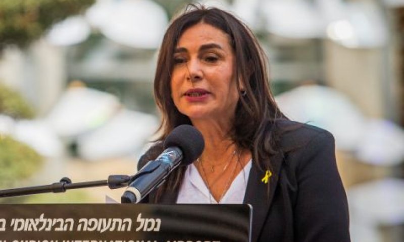 רגב. יהלומים בווינה? [צילום: פלאש 90]