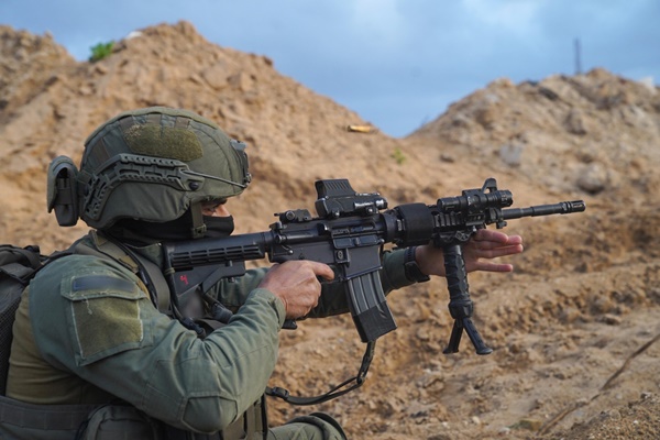 חיילי צה"ל תופסים שטחים ברצועה [צילום: דובר צה"ל]
