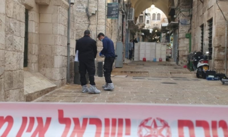 כוחות המשטרה בזירת הפיגוע, סמוך לירידה לכותל המערבי [צילום: משטרת ישראל]