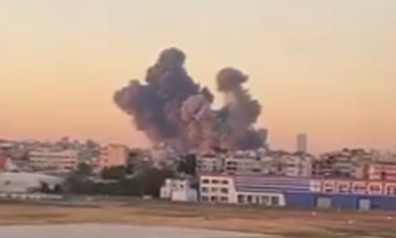 פיצוץ בלב הדאחייה, ביירות [צילום: לפי סעיף 27א' לחוק זכויות יוצרים]