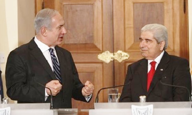 כריסטופיאס ונתניהו. הסכם הגנה חסר תקדים [צילום: AP]