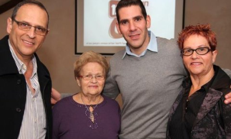 הכל עובר במשפחה - ציפי אבי פקר פנינה ואלעזר רוקח [צילום: גיא יחיאלי]