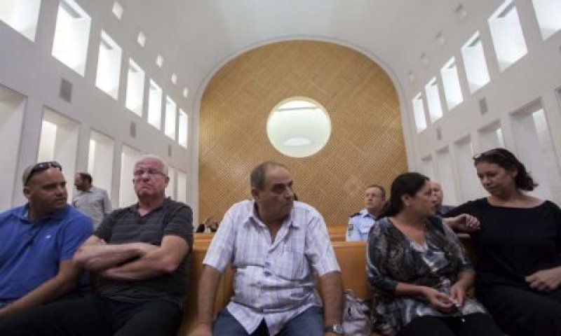 משפחות הנספים באסון הכרמל בבית המשפט העליון [צילום: פלאש 90]