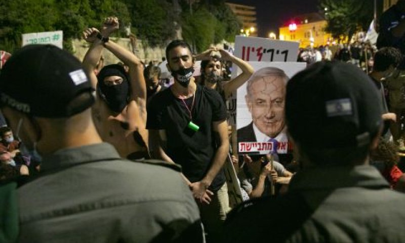 ההפגנה במוצ"ש בכיכר פריז [צילום: אוליביה פיטוסי, פלאש 90]