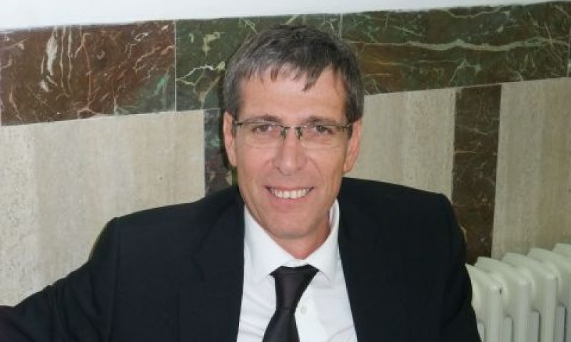 אברבנאל. בצוות נגד אולמרט