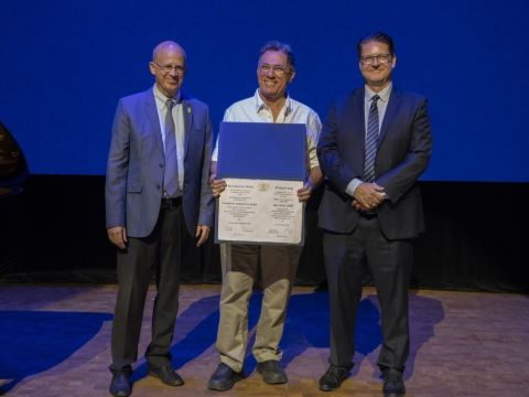 מנכ"ל יד הנדיב יגאל מרזל, פרופ'-מחקר מרדכי (מוטי) שגב ופרופ' יוסף קלפטר, יו"ר הוועדה האקדמית של פרס רוטשילד. [צילום: יוני קלברמן]