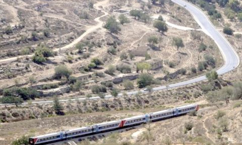 מכשול נוסף הוסר מדרכה של הרכבת שתחבר בין תל אביב לירושלים [צילום: פלאש 90]