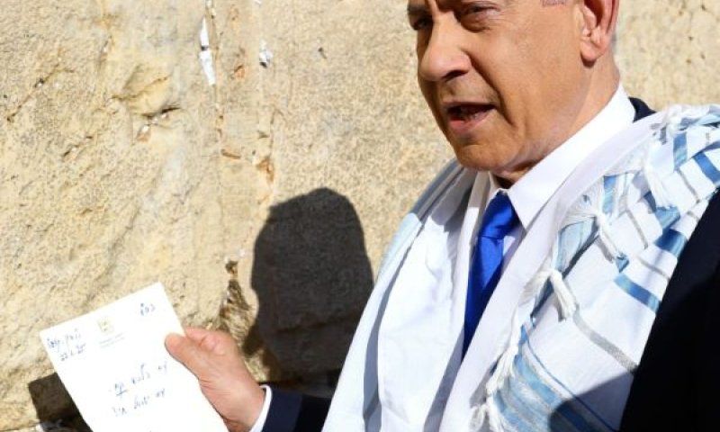 "עם כלביא קם - עם ישראל חי!" [צילום: הקרן למורשת הכותל המערבי]