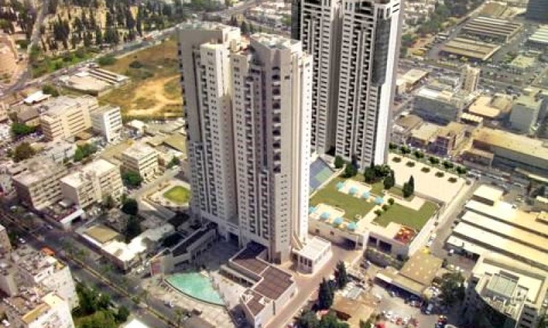 מגדלי תל אביב בנחלת יצחק. מכון רישוי רכב יהווה מכת-מוות לאזור [צילום: הדמיה]