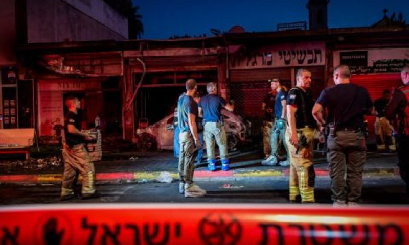 זירת הפיגוע ברמלה [צילום: אבשלום ששוני/פלאש 90]