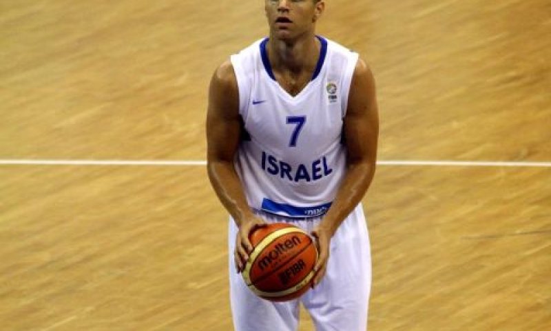 לימונד. פוטר אחרי שקיצץ בשכרו