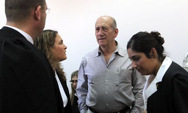 אהוד אולמרט בבית המשפט, היום [צילום: פלאש 90]