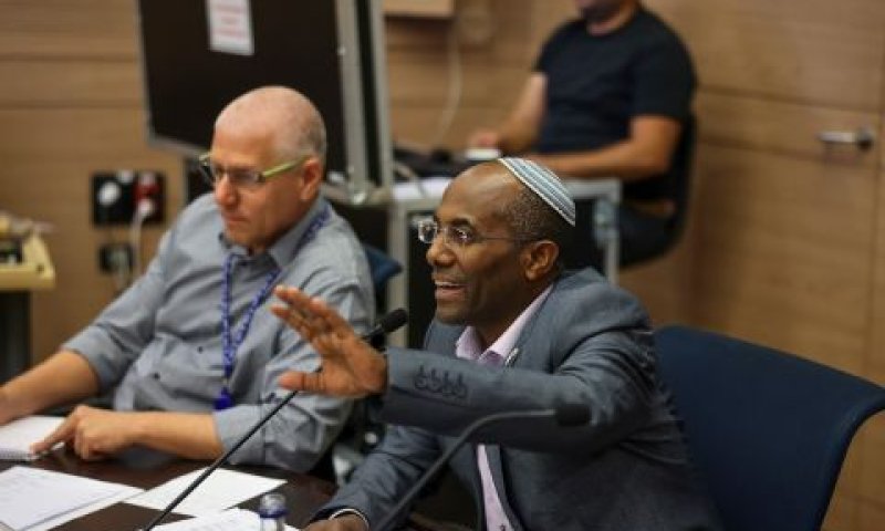 סולומון. "הפתרון למשבר הדיור נמצא ממש מתחת לגשר" [צילום: נועם מושקוביץ/דוברות הכנסת]