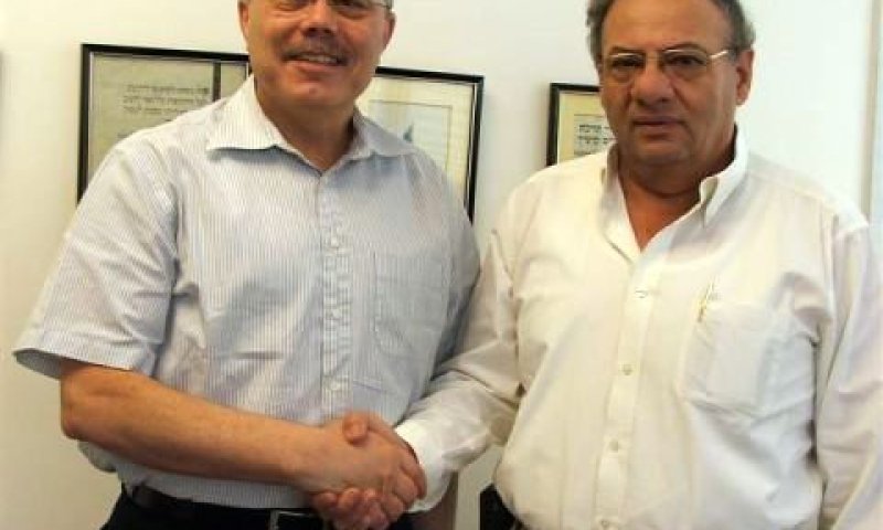 אבי הוכמן משמאל ופרופ' דב גולדברגר [צילום: ליאור כלסי]