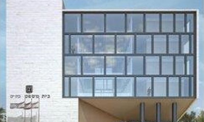 ההיכל בבת-ים. איחור של שנה