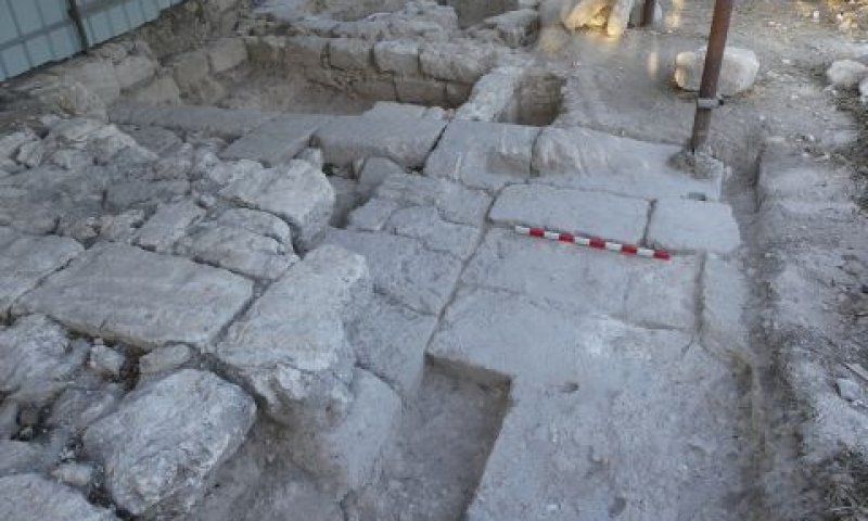 המגדל והשער מבט אל מחוץ לעיר [צילום: ד"ר עדי ארליך]
