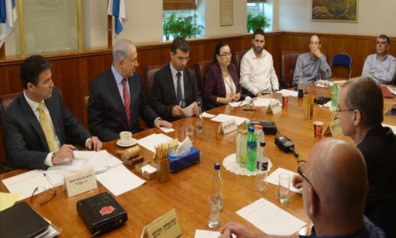 הדיון בלשכת רה"מ בטיפול באבולה [צילום: פלאש 90]