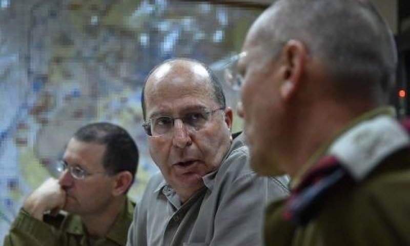 יעלון. דיון להערכת מצב [צילום: אריאל חרמוני / משרד הביטחון]