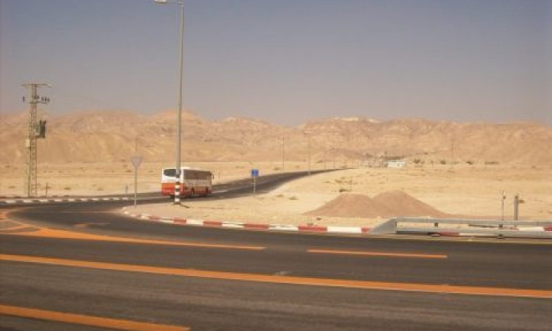 אוטובוס בחבל אילות. ציון מצויין [צילום: יאיר בן צבי]