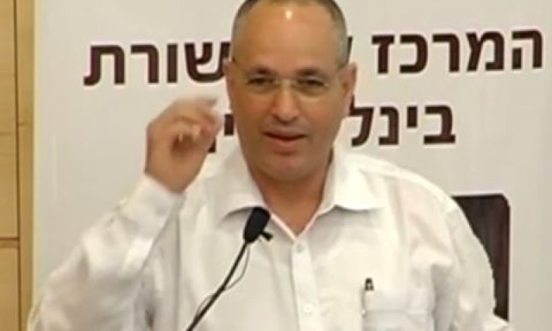כספי. ציוצים לא דיפלומטיים