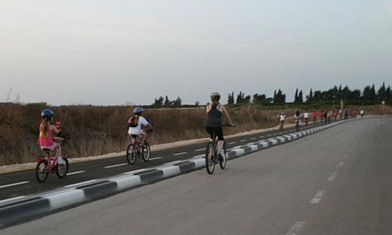 לראשונה ברעננה: הפנינג לרכיבת אופניים [צילום: עיריית רעננה]