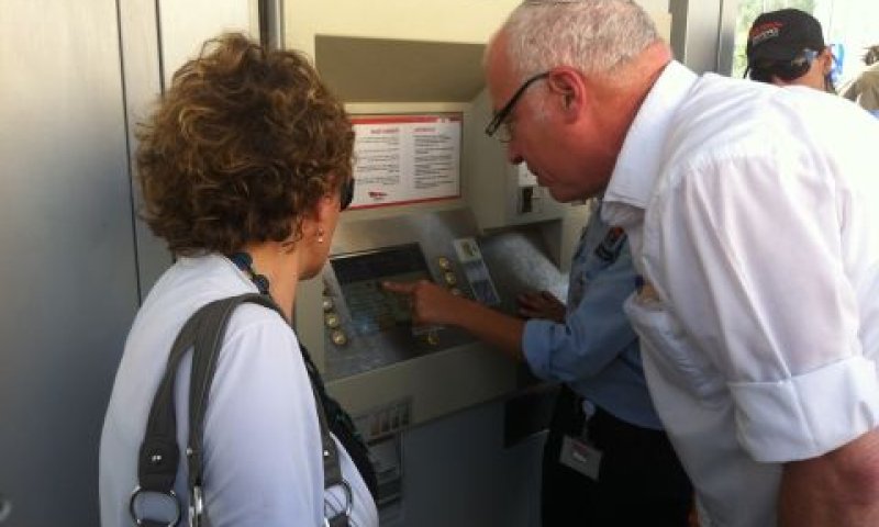 אריאל. מסתבך עם המכונה