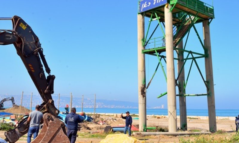 הריסות חוף כאן. מפגע בטיחותי [צילום: צבי רוגר, עיריית חיפה]