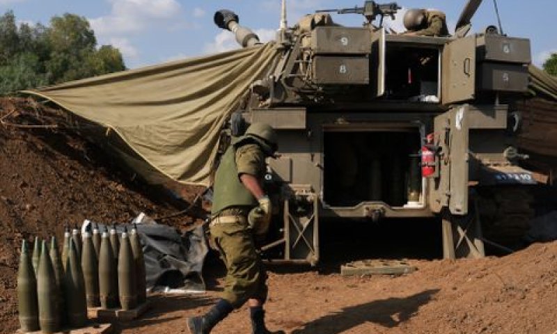 ירי ארטילרי של צה"ל סמוך לגבול לבנון [צילום: אייל מרגולין/פלאש 90]