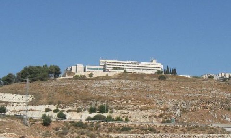 בית חולים זיו. פריפריה בשוליים