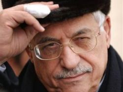 דורש שחרור 8000 אסירים