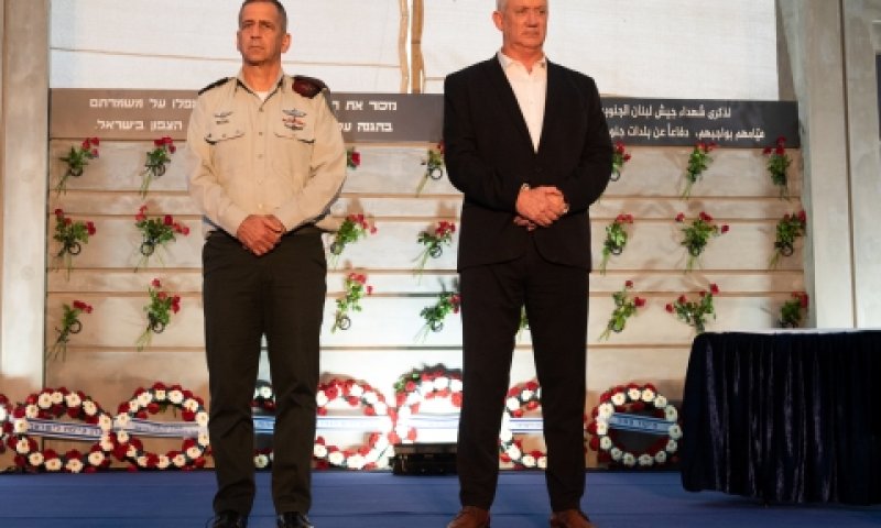 שר הביטחון, בני גנץ, והרמטכ"ל, אביב כוכבי [צילום: באסל עווידאת, פלאש 90]