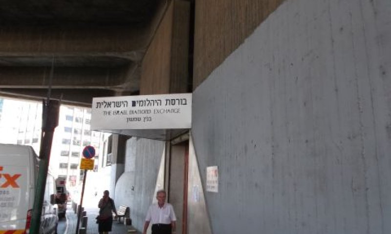 גבה עמלה על "שירותיו"