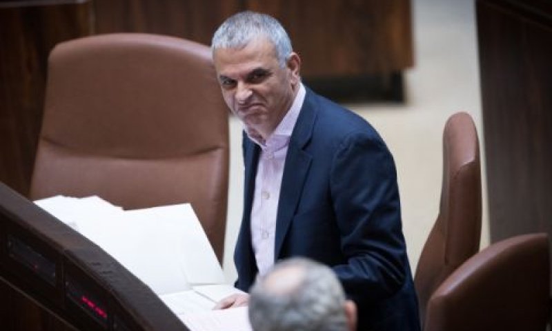 כחלון. מגדלים פורחים באוויר [צילום: יונתן זינדל/פלאש 90]