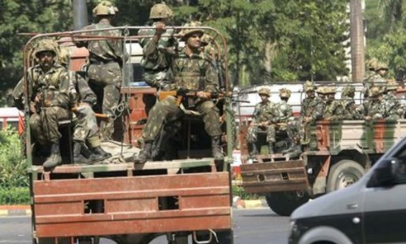 לוחמי הקומנדו ממשיכים בפעולה [צילום: AP]