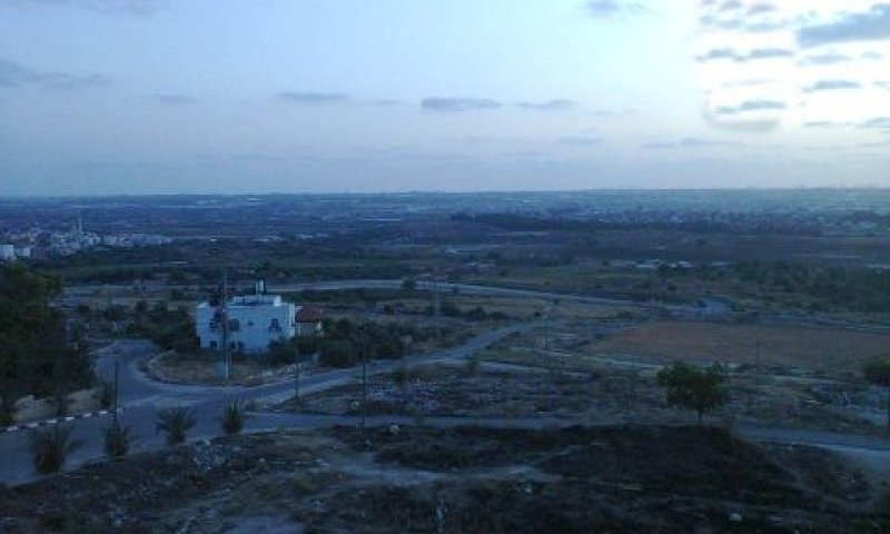 הכפר פרעון וגדר הביטחון [צילום: האתר הרשמי]
