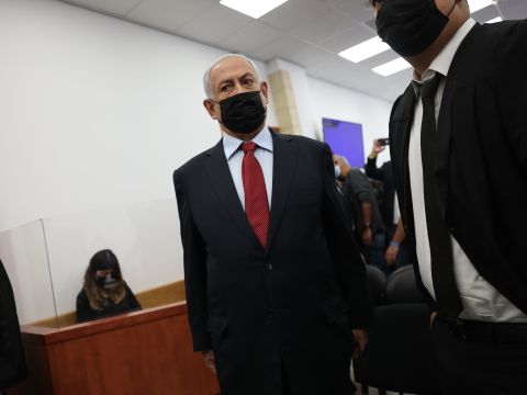 נתניהו היום בבית המשפט [יונתן זינדל, פלאש 90]