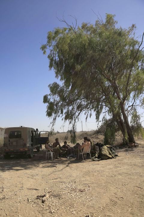 לוחמים בהמתנה [צילום: AP]