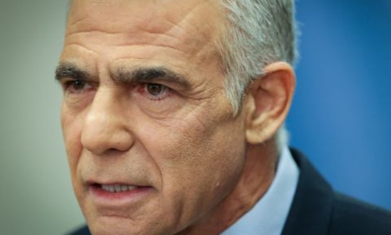 לפיד. נשאר בחוץ [צילום: נועם ריבקין פנטון/פלאש 90]