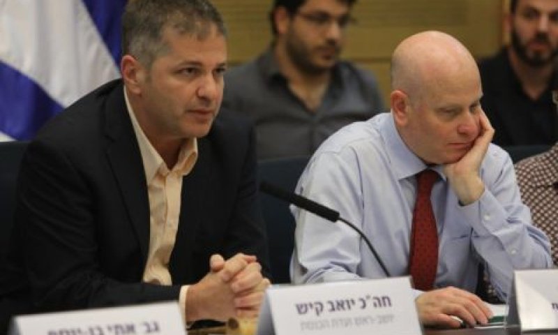 איל ינון ויואב קיש [צילום: יצחק הררי/דוברות הכנסת]