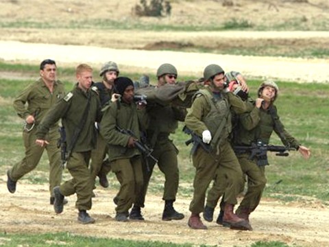 הפצוע הובהל על גבי אלונקה