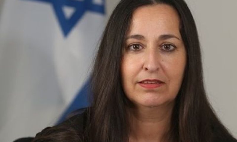 הלמן. סטייה משמעותית לקולה
