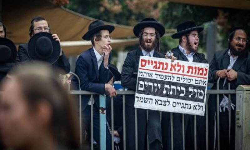 עשרות בודדות גויסו בפועל [צילום: יונתן זינדל, פלאש 90]