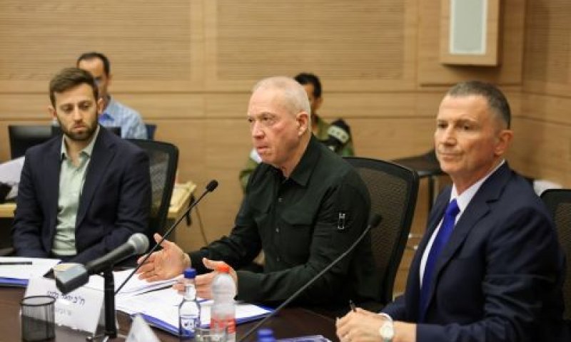 יולי אדלשטיין, יואב גלנט [צילום: נועם מושקוביץ/דוברות הכנסת]