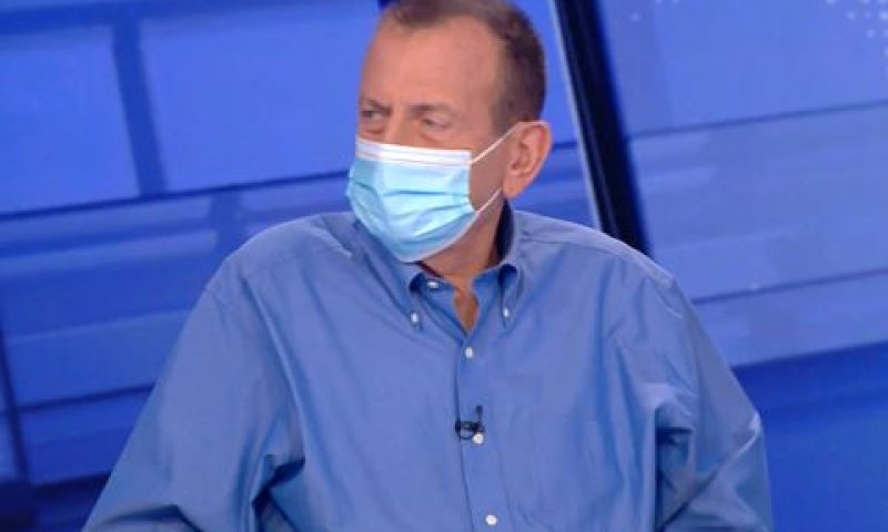 חולדאי. מתייעץ עם מומחים [צילום: מן הטלוויזיה]