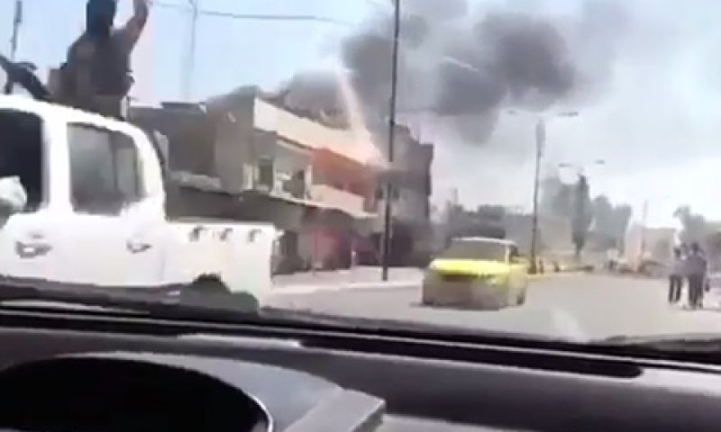המורדים ממשיכים להשתלט [צילום: מן הטלוויזיה]