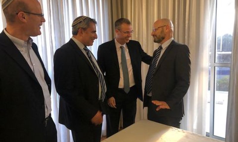 צוותי המו"מ בכפר המכבייה