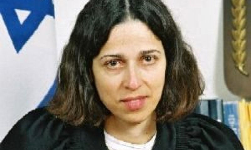 השופטת רונן. עלולים להחמיץ המטרה העיקרית [צילום: בוצ&acute;צ&acute;ו]